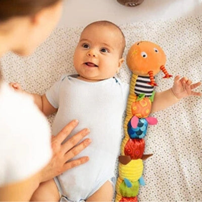 chenille-en-peluche-compagnie-pour-bébé