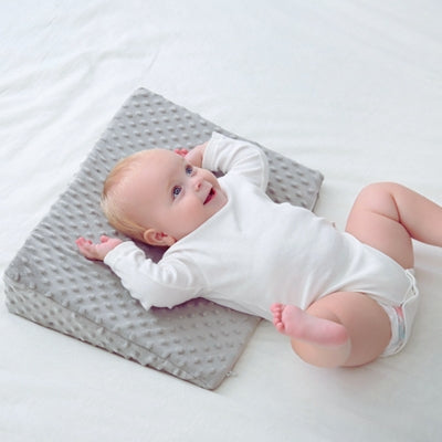 coussin-pour-bébé-gris-doux