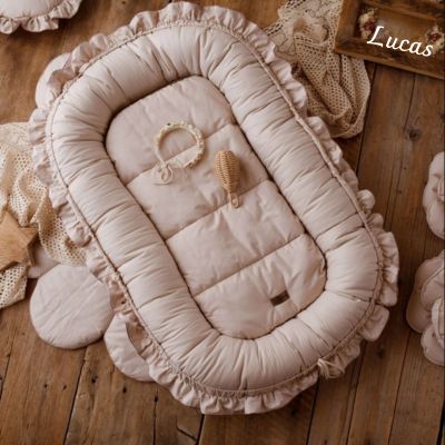 reducteur-de-lit-bebe-brun-clair-décoratif-chambre-bébé