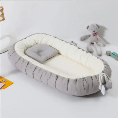 reducteur-de-lit-pour-bébé-avec-oreiller