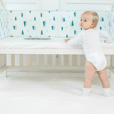 tour-de-lit-bébé-blanc-vert-sapin