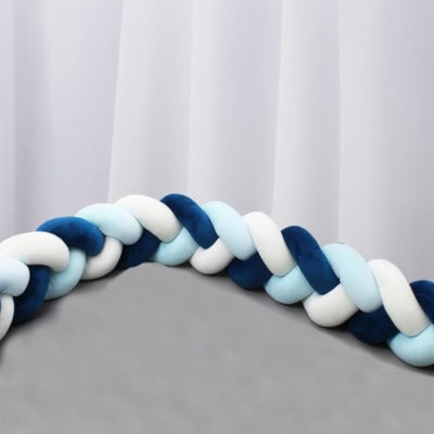 tour-de-lit-tresse-blanc-bleu-antichoc