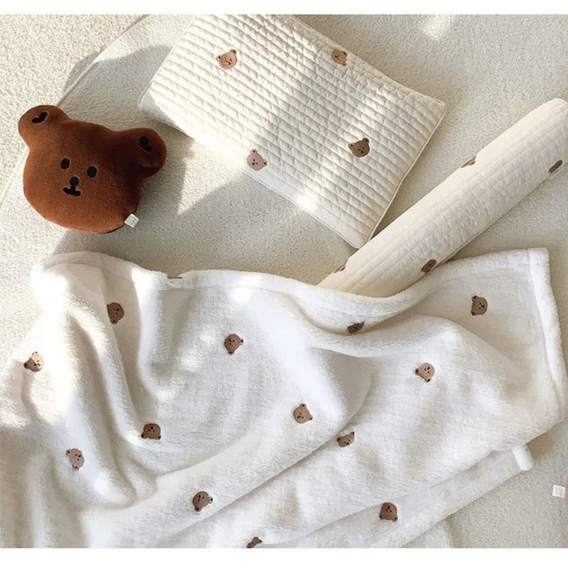 couverture-bébé-blanche-chaude-avec-motif-ourson