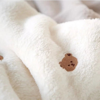 couverture-bebe-tissu-polaire-quatre-saison-blanche-avec-imprimes-ourson