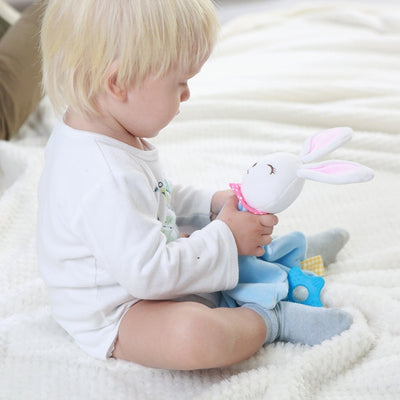 doudou-lapin-bleu-compagnon-de-jeu