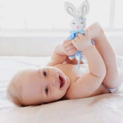doudou-lapin-bleu-pour-bébé