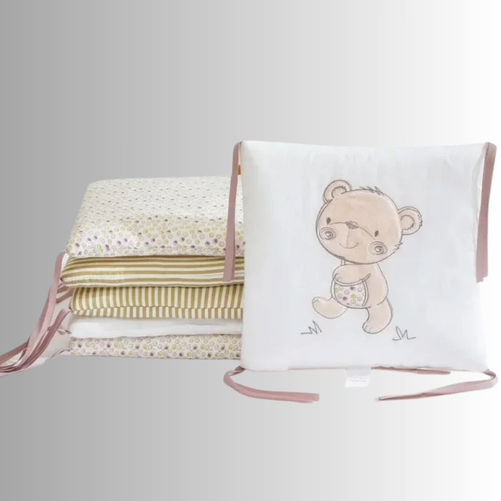 tour-de-lit-bébé-beige-coussinets-carrés