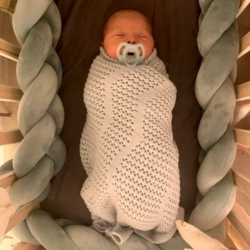 tour-de-lit-tresse-vert-pour-berceau-bebe-sécuritaire
